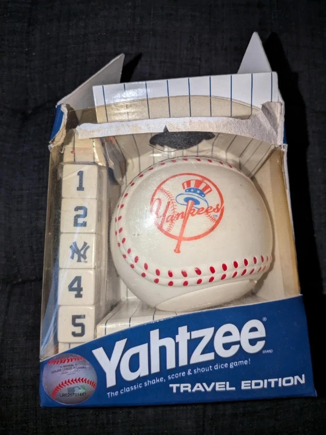 Yahtzee Yankees Travel Edition Dice Game image indicator(2)