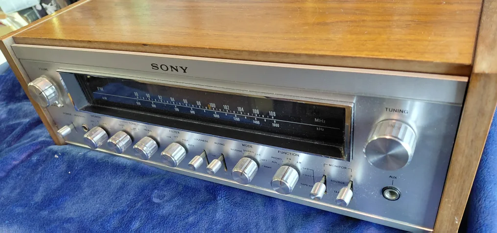 Sony STR 7055 receiver