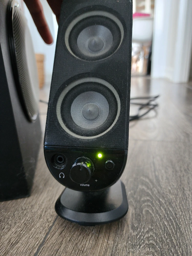 Logitech X-230 2.1 Speaker System (Video demo) - photo 3