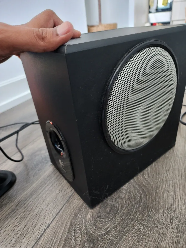 Logitech X-230 2.1 Speaker System (Video demo) image indicator(5)