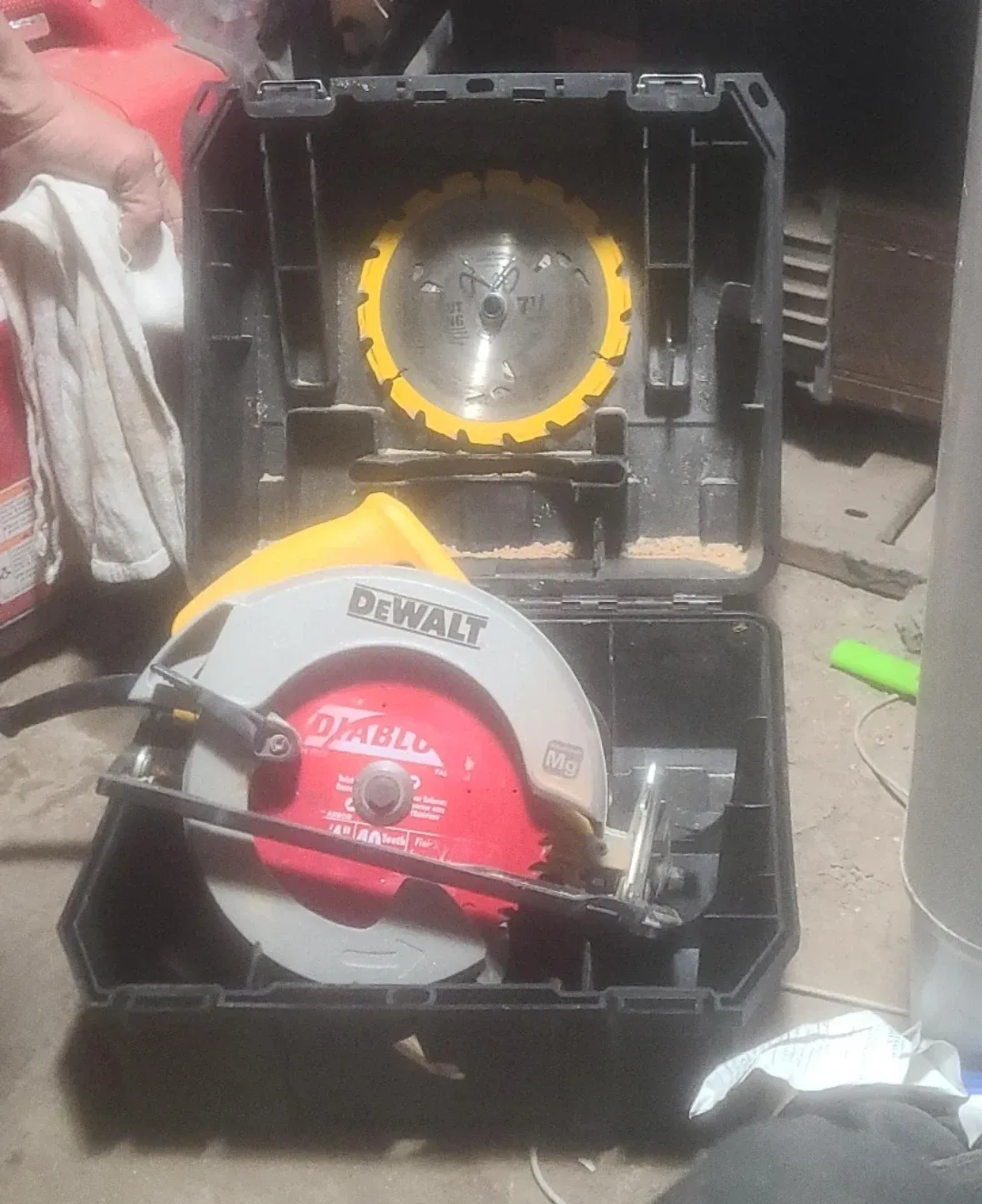 DeWALT DW369 Circular Saw with Diablo Blade