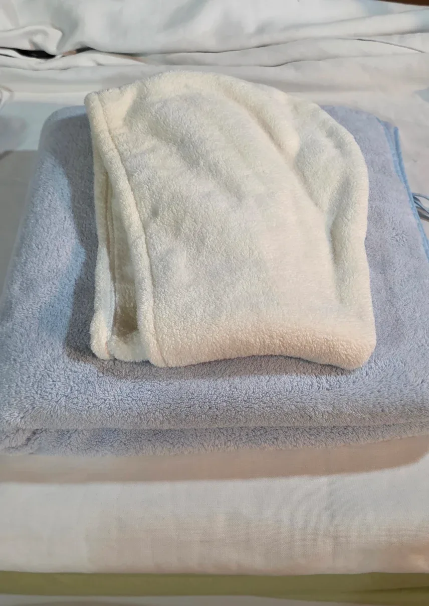 Blue & White Towel Set image indicator(2)