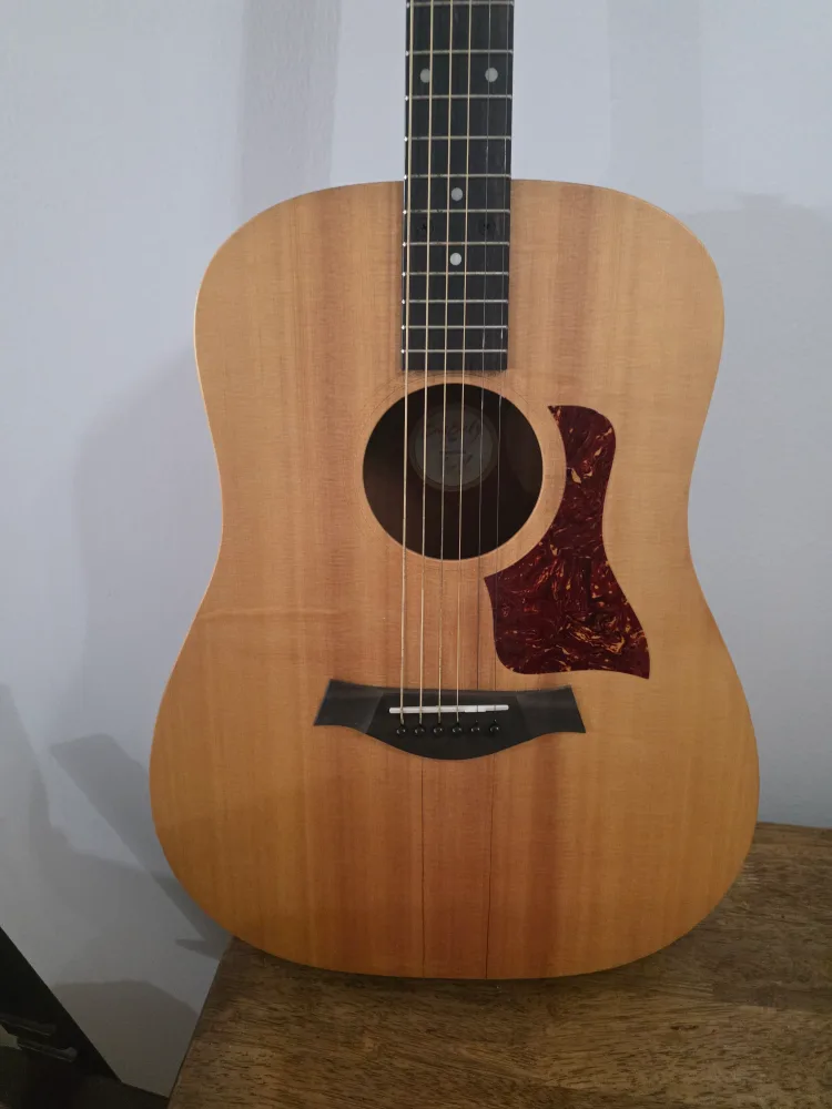 Taylor Acoustic Guitar with Gig Bag image indicator(5)