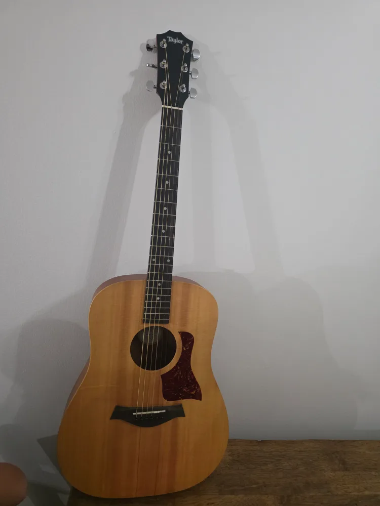 Taylor Acoustic Guitar with Gig Bag image indicator(6)