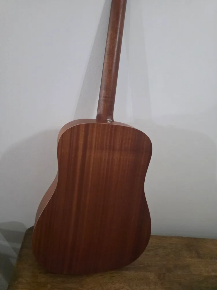Taylor Acoustic Guitar with Gig Bag image indicator(8)