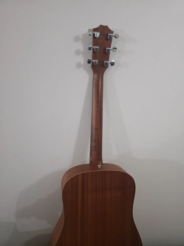 Taylor Acoustic Guitar with Gig Bag image indicator(9)