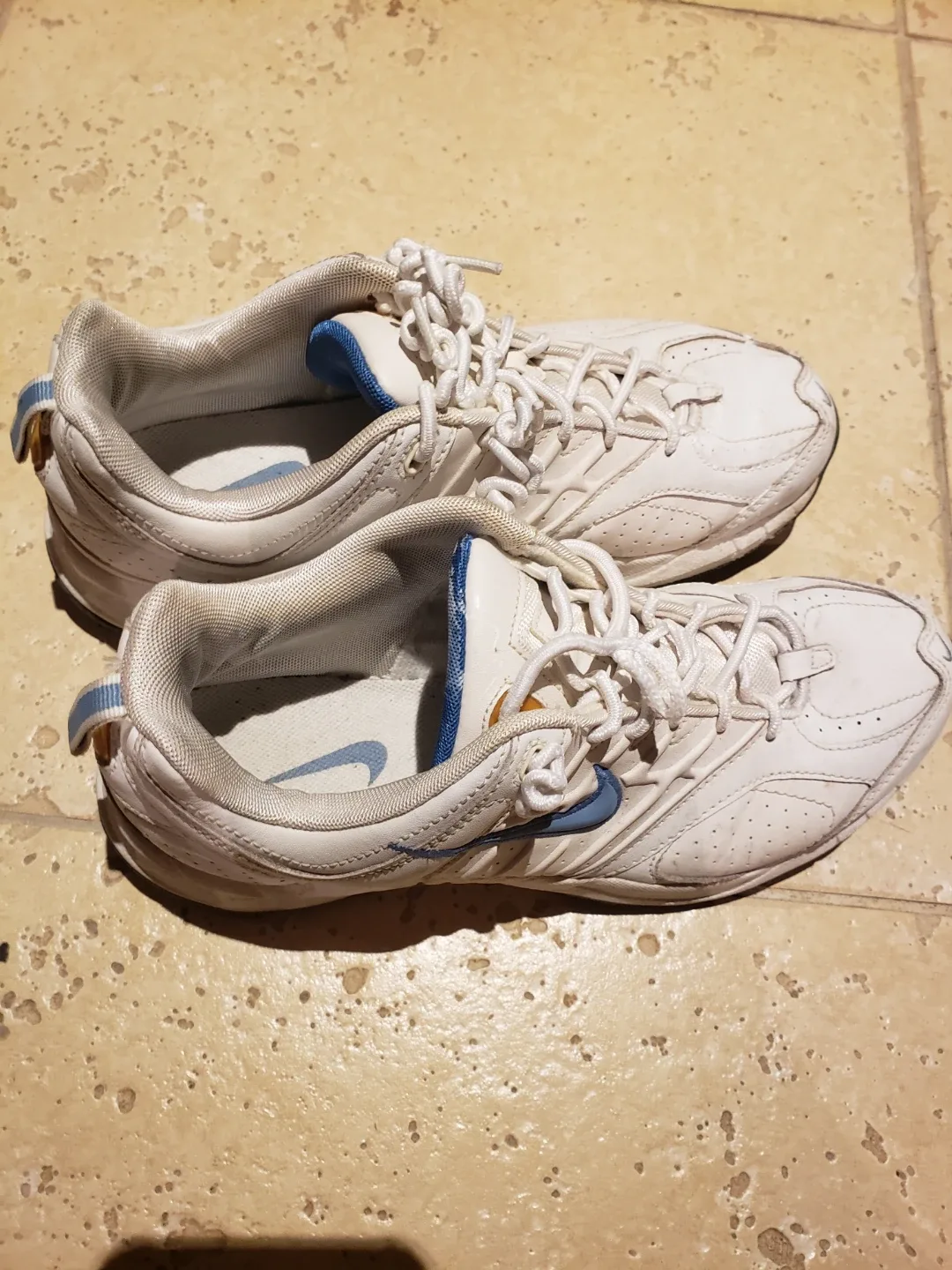 Nike White Athletic Shoes image indicator(2)