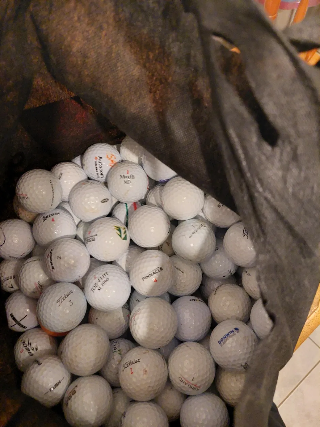 Mixed Golf Balls - Titleist, Pinnacle, Srixon image indicator(2)