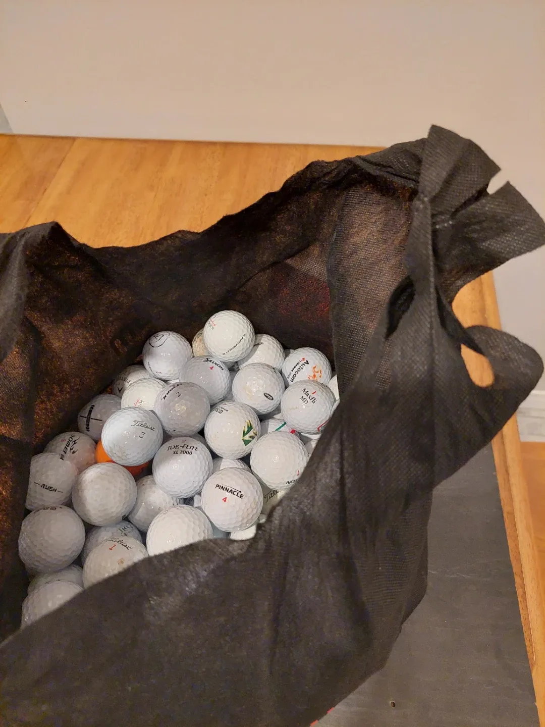 Mixed Golf Balls - Titleist, Pinnacle, Srixon image indicator(3)
