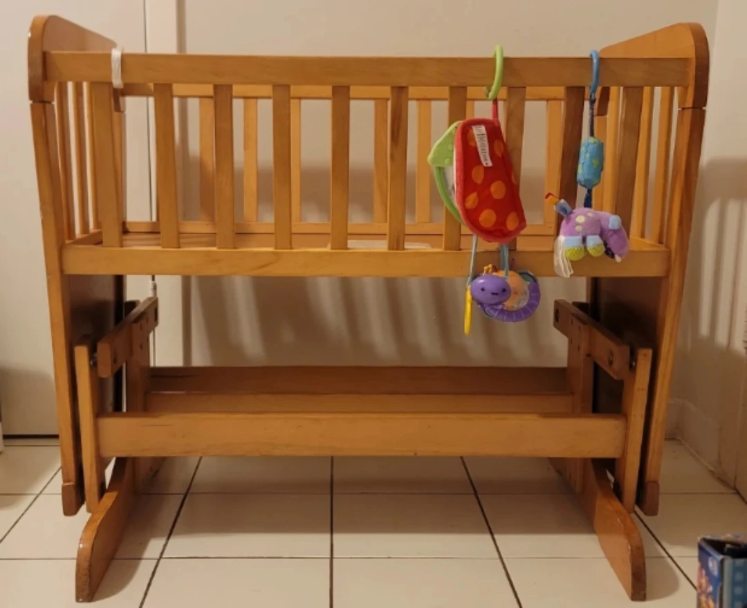 Wooden Baby Crib with Mattress - photo 3