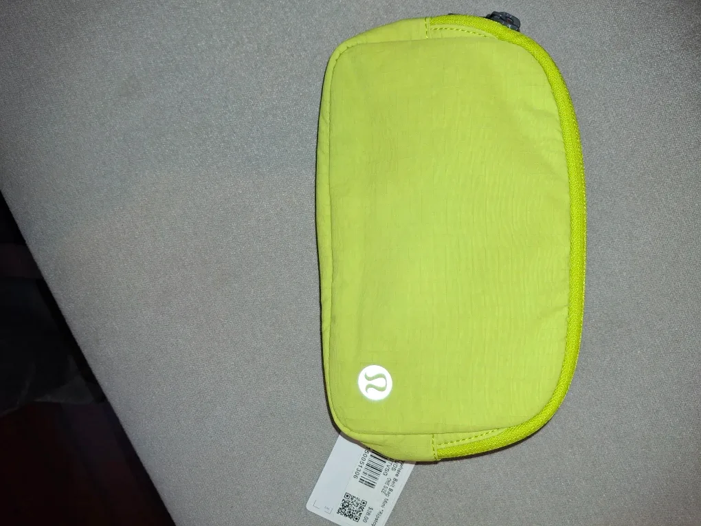 Lululemon Everywhere Belt Bag - Neon Yellow