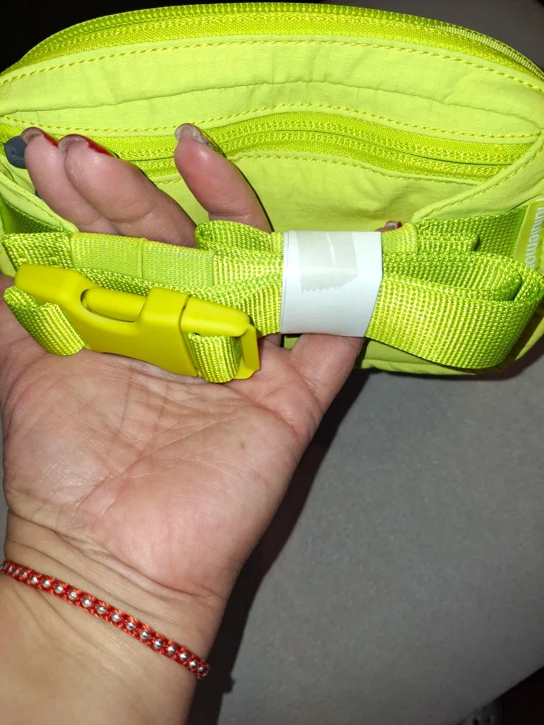 Lululemon Everywhere Belt Bag - Neon Yellow image indicator(3)