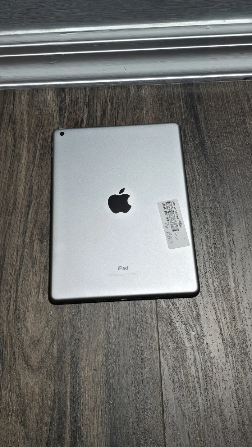 Apple iPad 6 generation 9.7" 32gb wifi (Very good) - photo 2