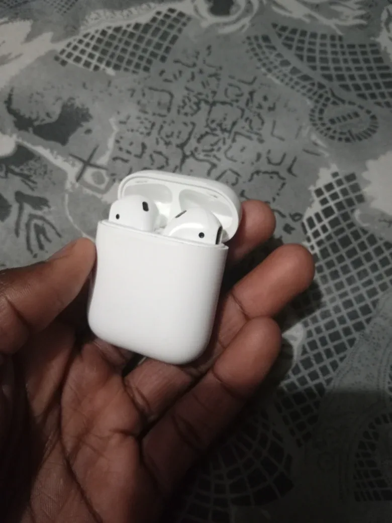 Apple AirPods 2nd Gen with Gucci Case
