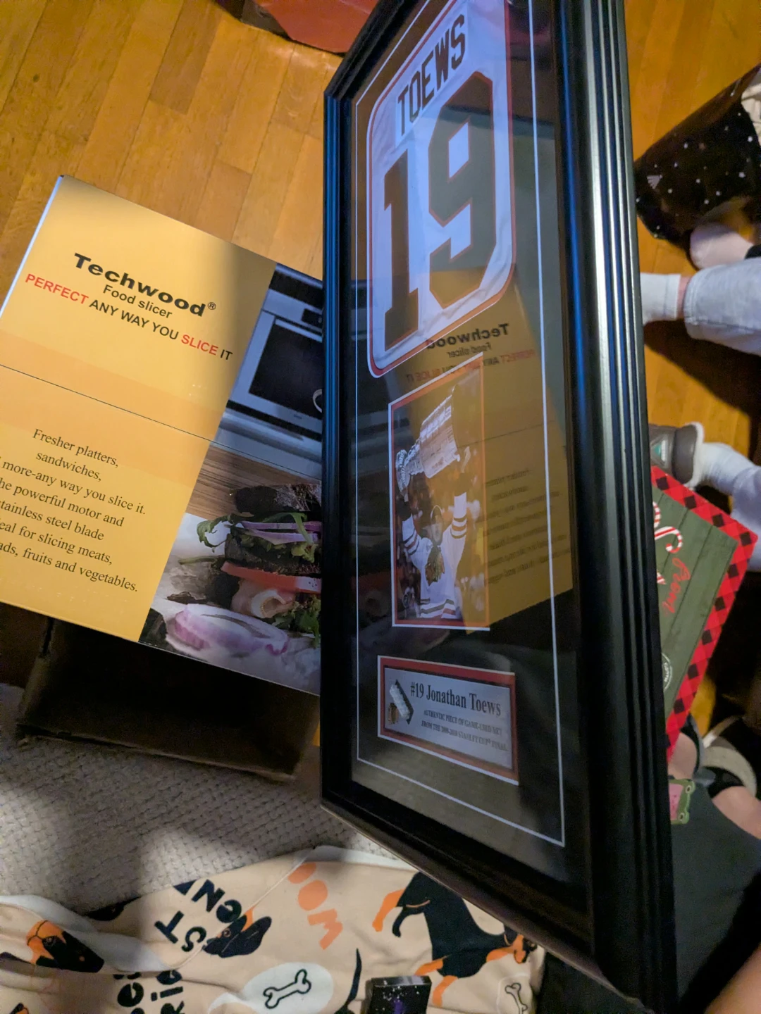 Framed Jonathan Toews Blackhawks Jersey - photo 4
