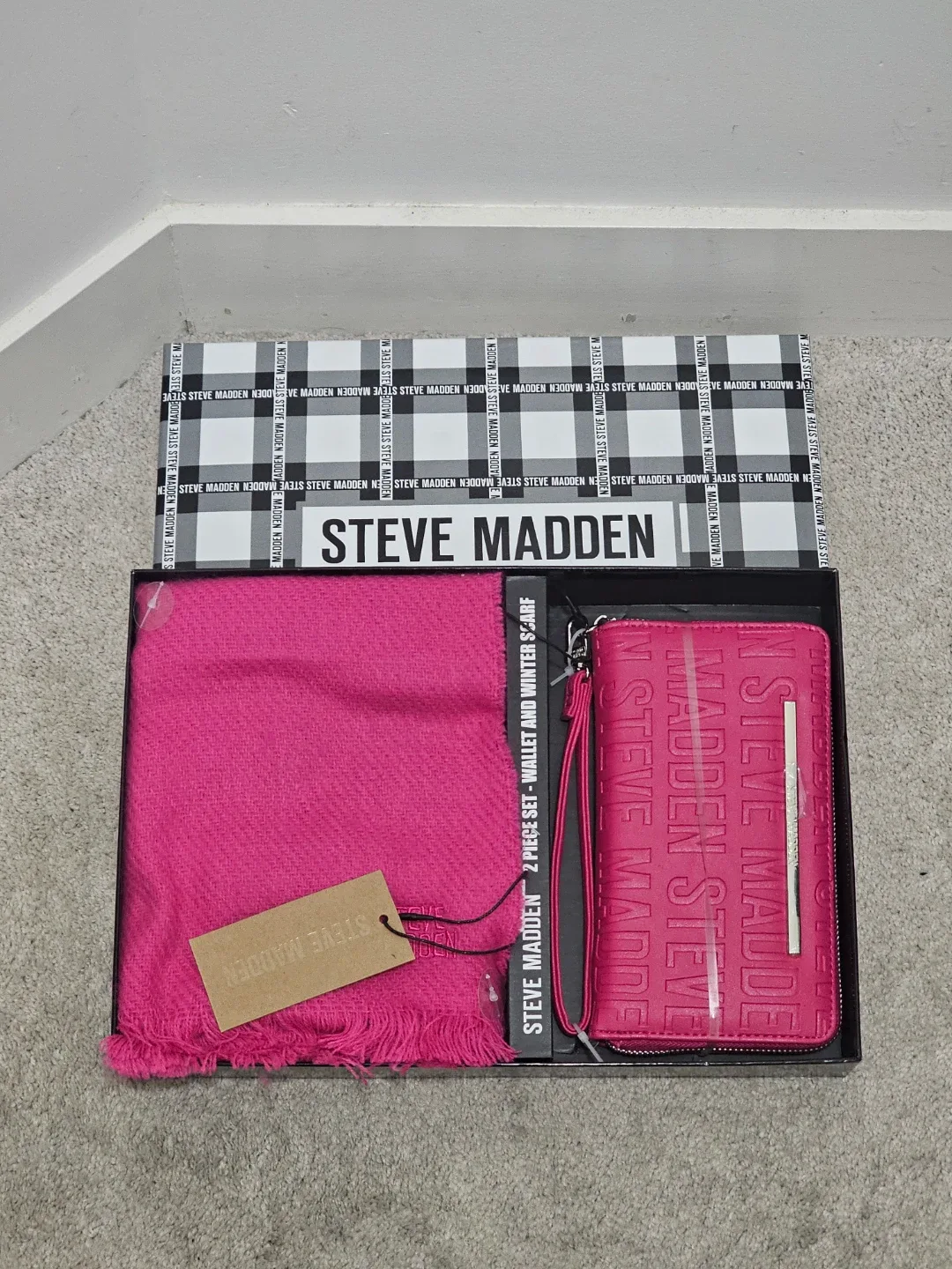 BNIB New Steve Madden Wallet & Scarf Set