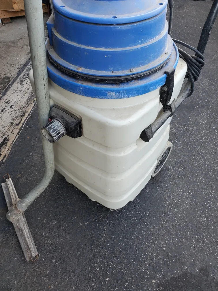 Michael's Wet/Dry Vacuum #cleanout image indicator(2)