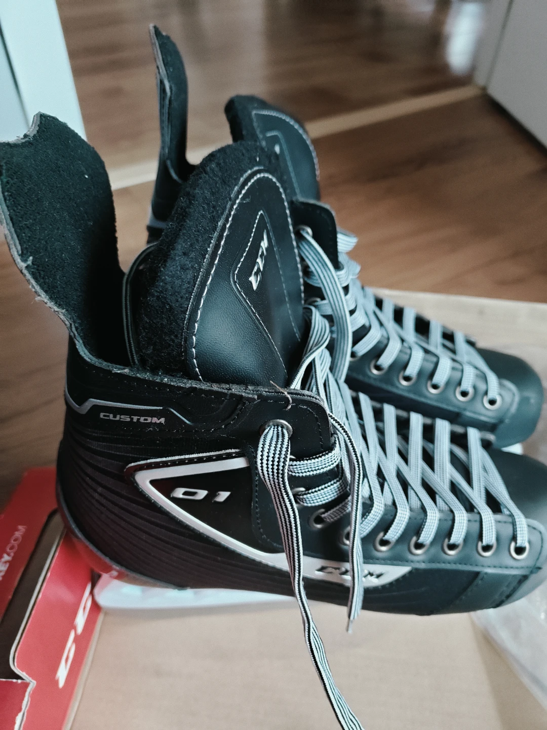 $40 BRAND NEW Men's CCM Custom 01 Ice Hockey Skates, size 8 NEG - photo 3