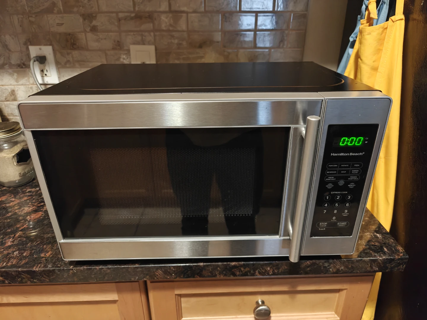 Hamilton Beach Microwave Oven - photo 3