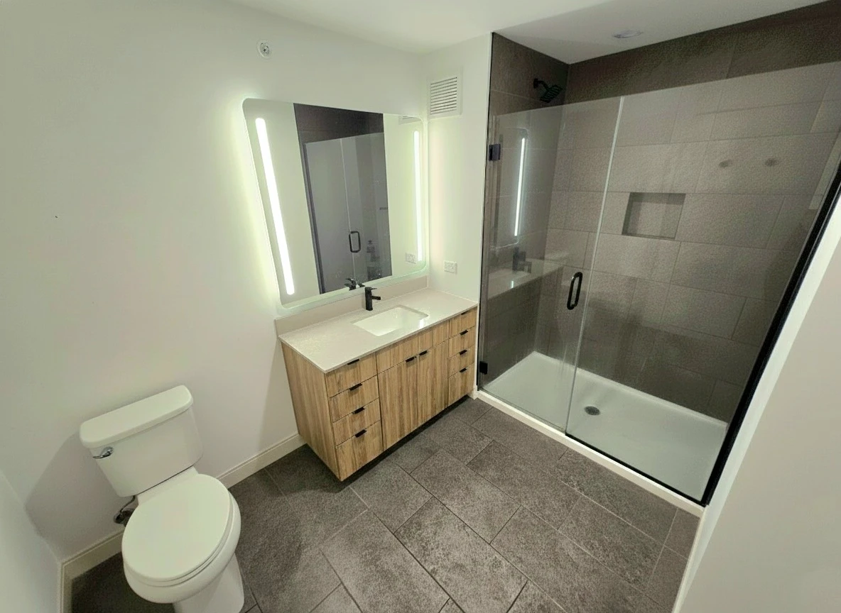 New 2B+2B+Den Furnished Streeterville Apt. with Top Amenities - photo 5