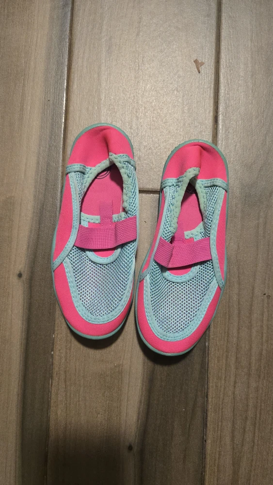 #Cleanout size 11-12 Wonder Nation Pink & Blue Water Shoes