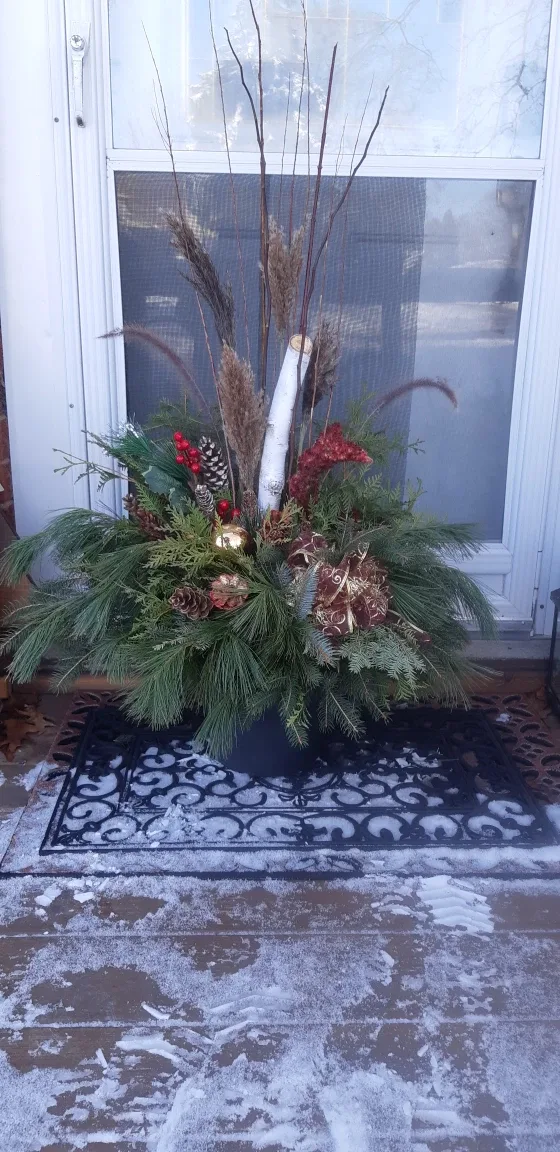 Winter Outdoor Planter image indicator(6)