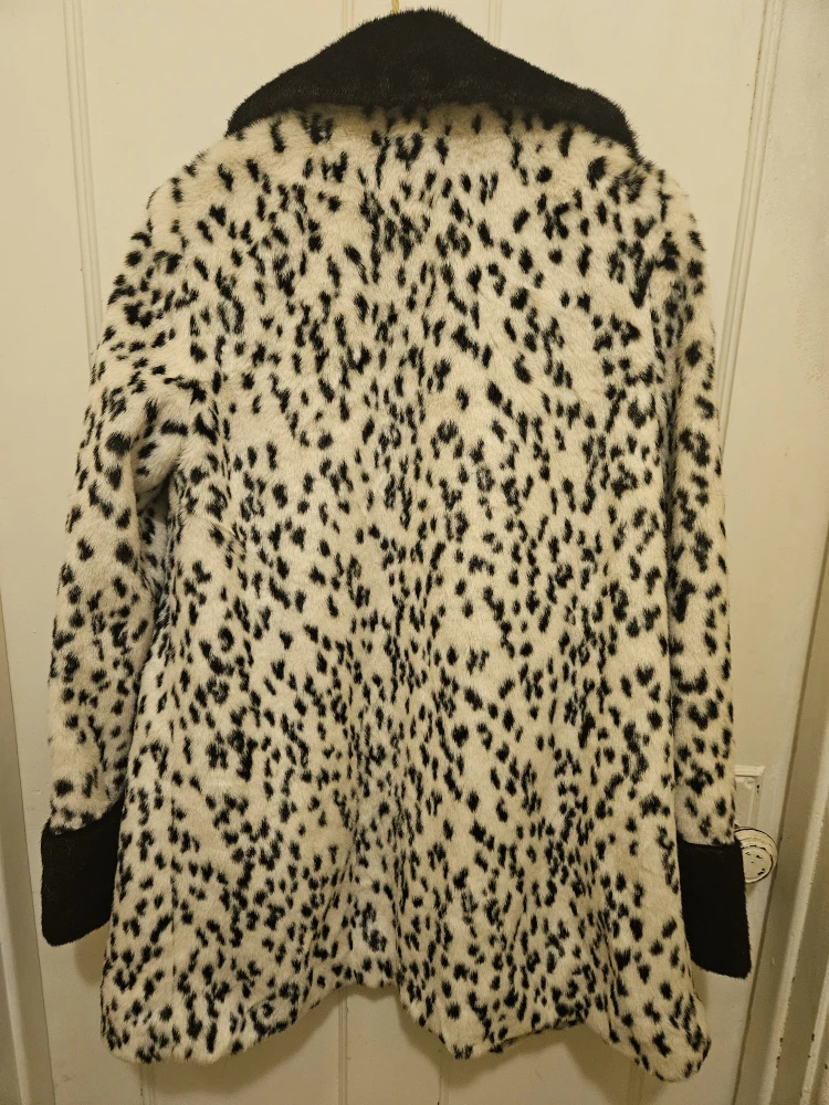 Topshop Faux Fur Dalmatian Print Coat - Size US 4 - photo 4
