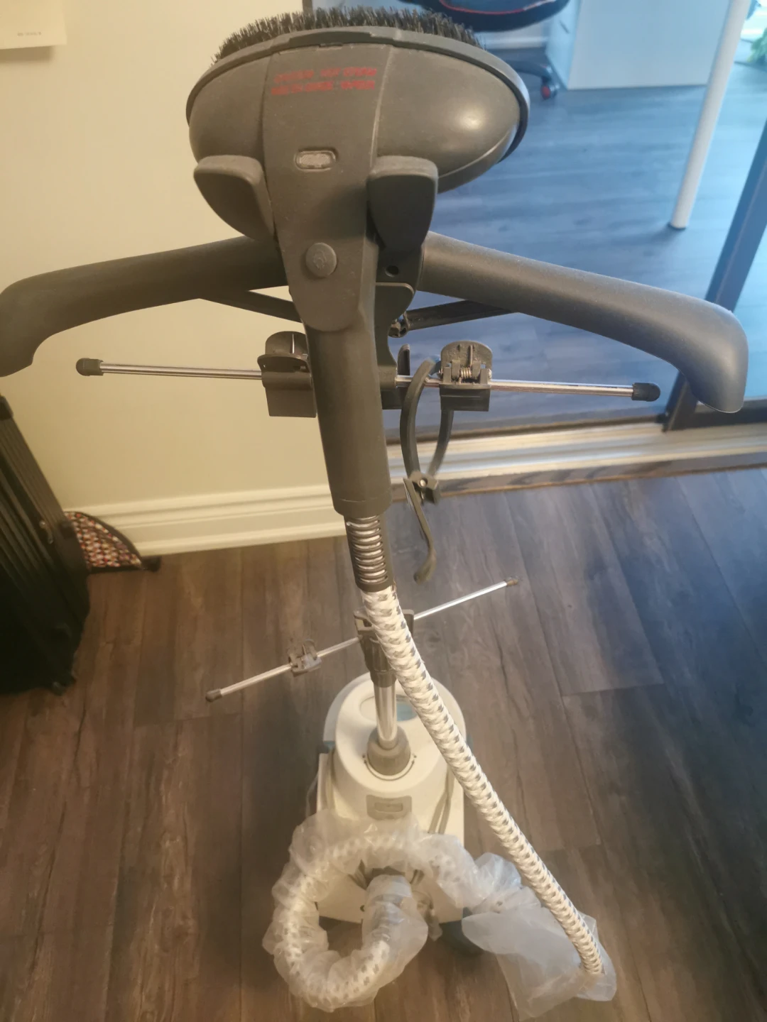 Reliable Steamer Iron with Hanger