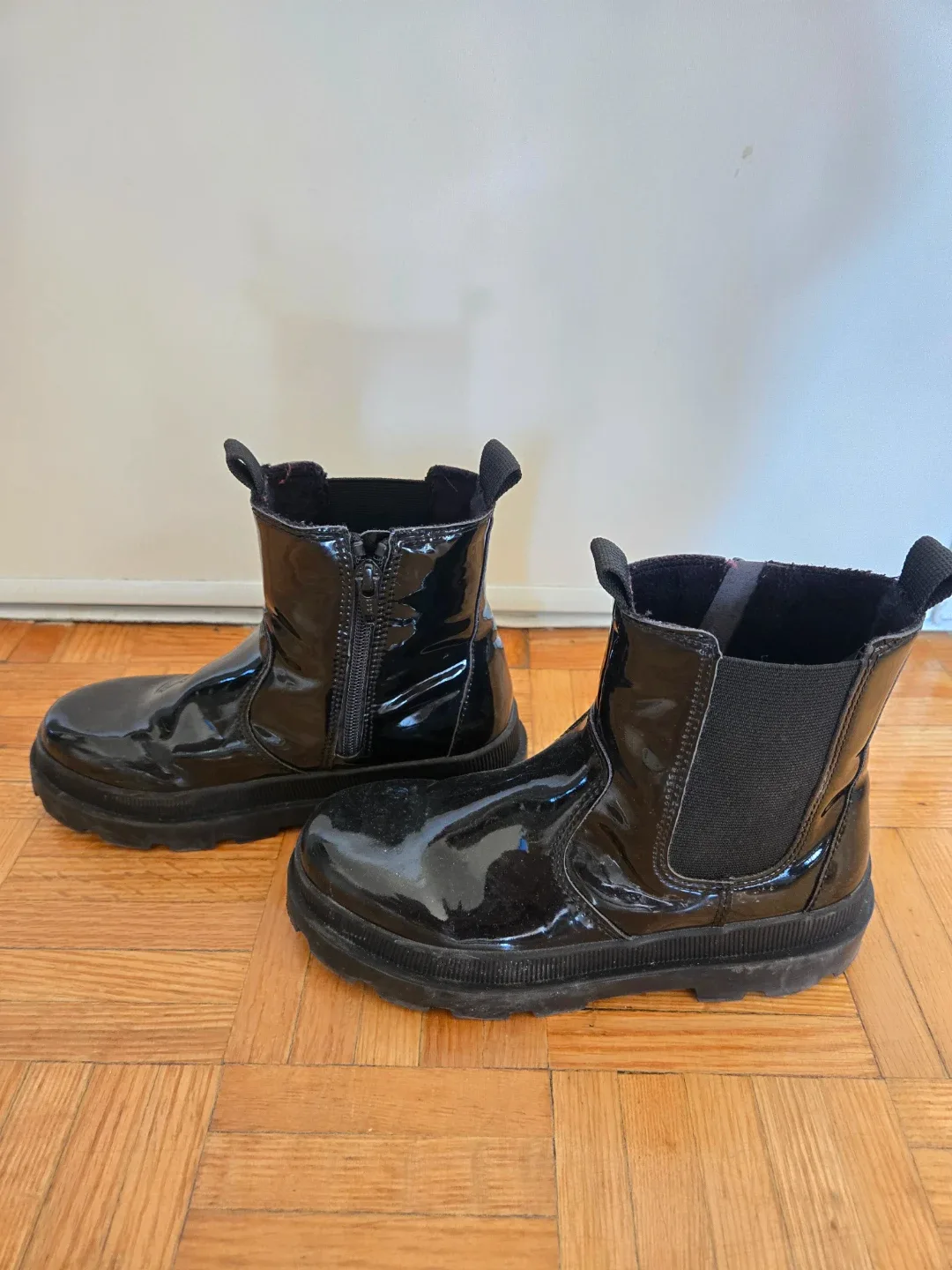 H&M Black Chelsea Boots US2 image indicator(2)
