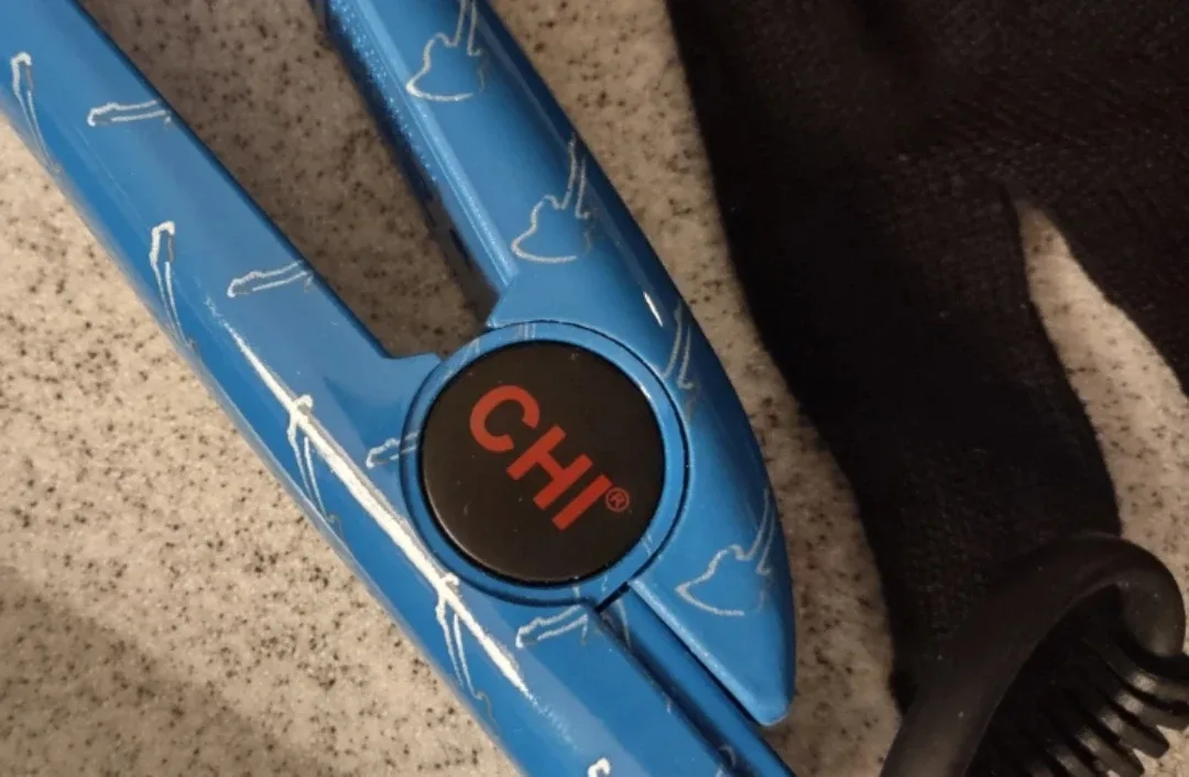 CHI Brands Blue Hair Straightener with Case - #Cleanout image indicator(5)
