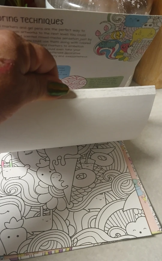 Kaleidoscope Coloring Kawaii with 6 Scented Gel Pens - photo 3
