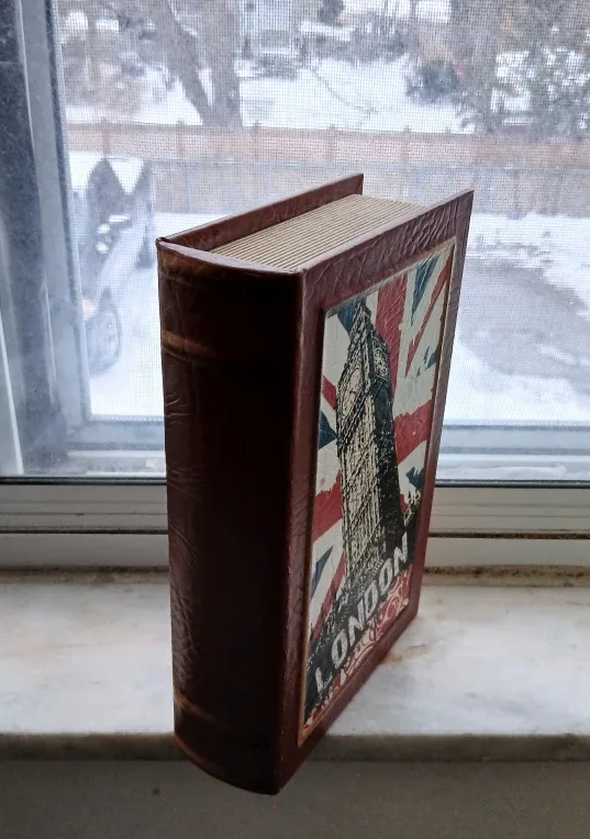 Decorative wood London Book Box image indicator(4)