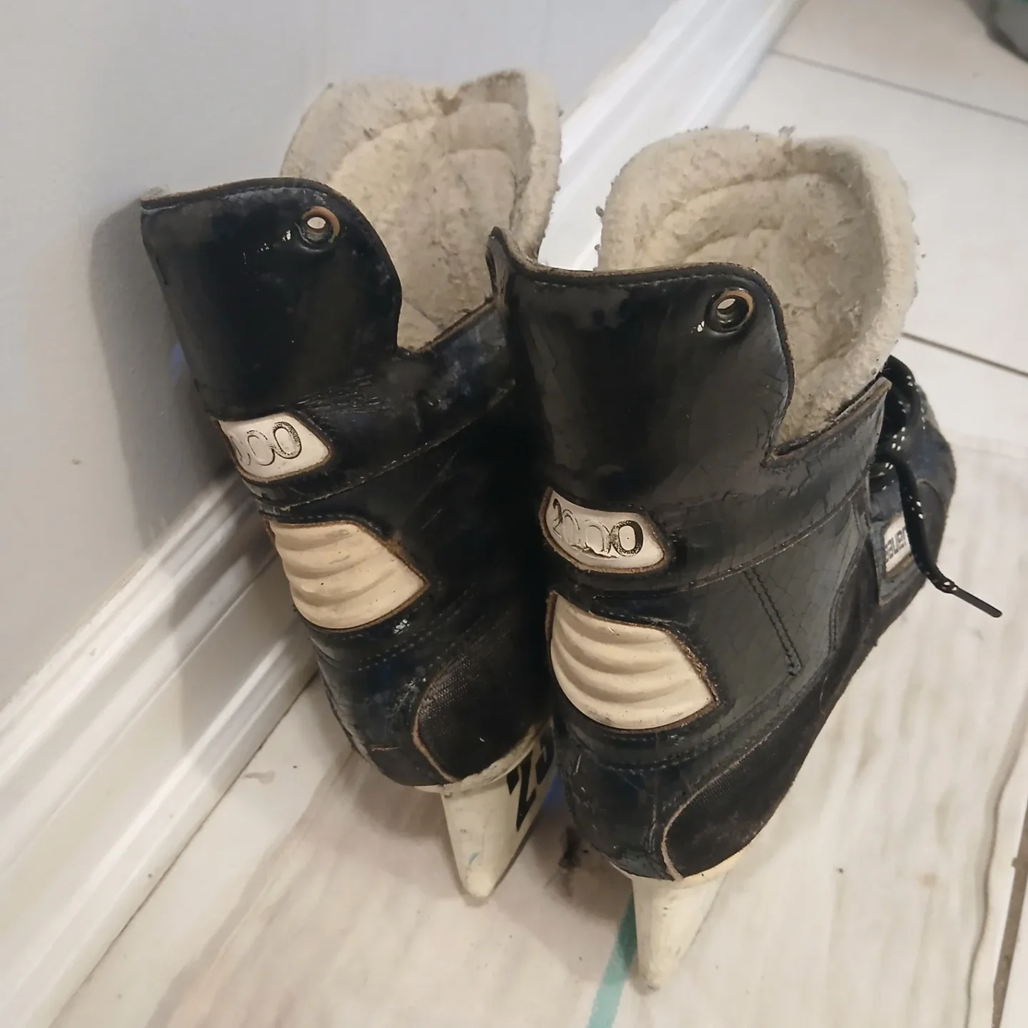 Bauer 2000 Hockey Skates Size 9.5 D # Cleanout image indicator(4)