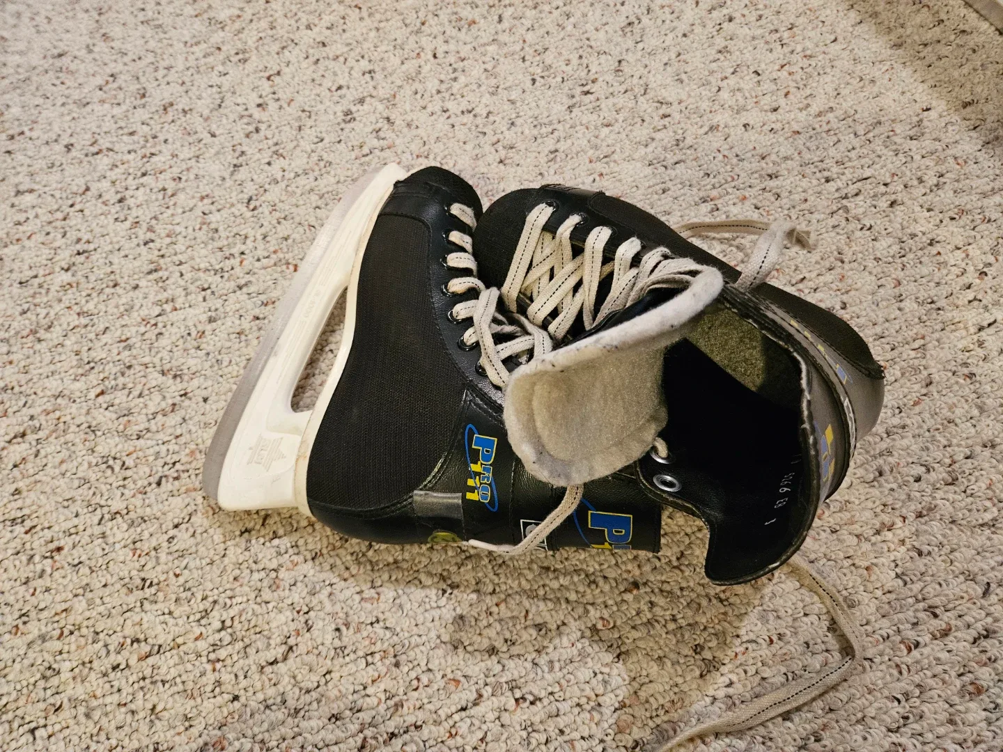 CCM Pro 111 Hockey Skates - size 3 image indicator(2)
