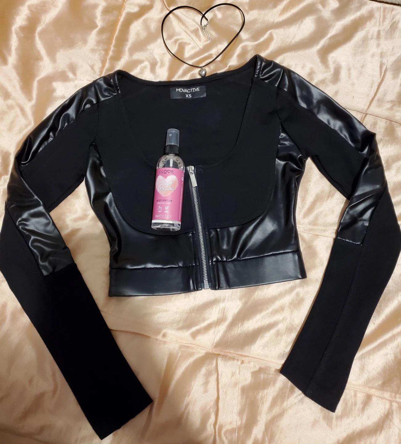 Maniere de Voir black crop zip top
