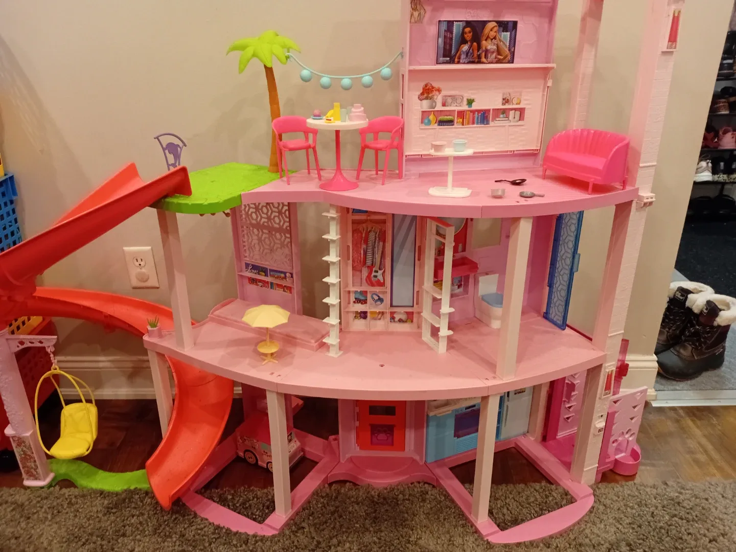 Barbie Dreamhouse Dollhouse - price negotiable