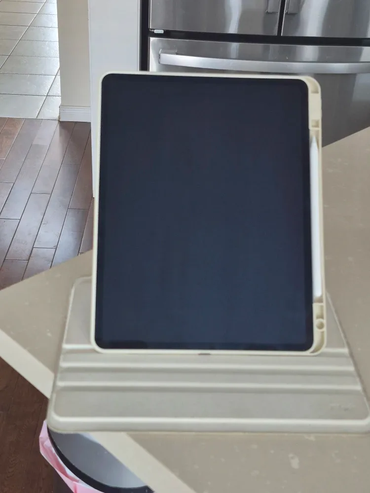 iPad Air 13 inch with Case and Pen image indicator(2)