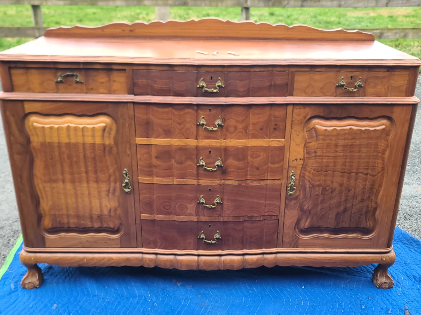 Elegant vintage solid wood sideboard/buffet