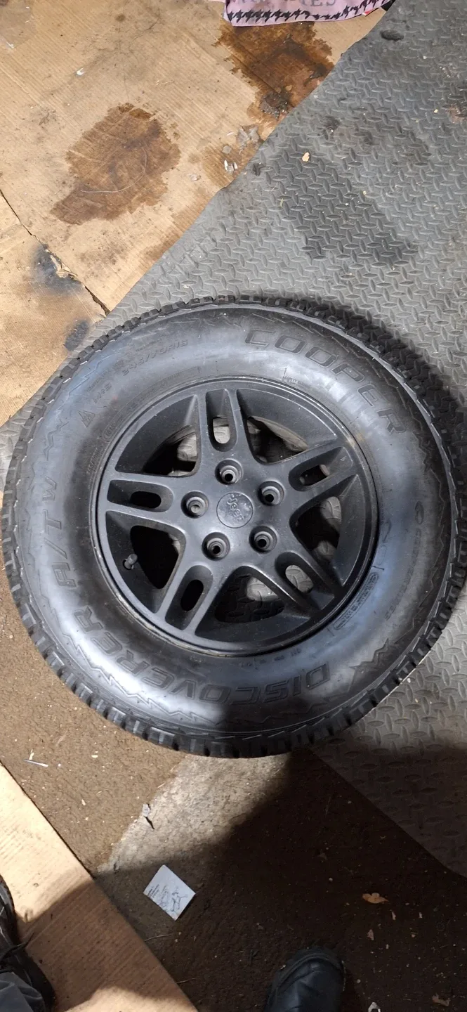 Cooper Discoverer A/T Tire