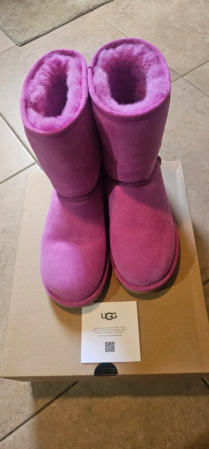 UGG Classic Short II Boots - Size 6 - Pink