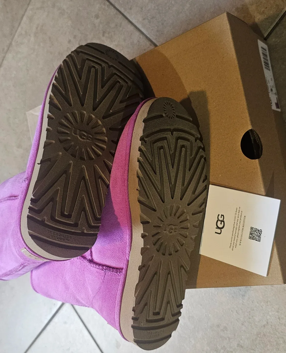 UGG Classic Short II Boots - Size 6 - Pink image indicator(2)