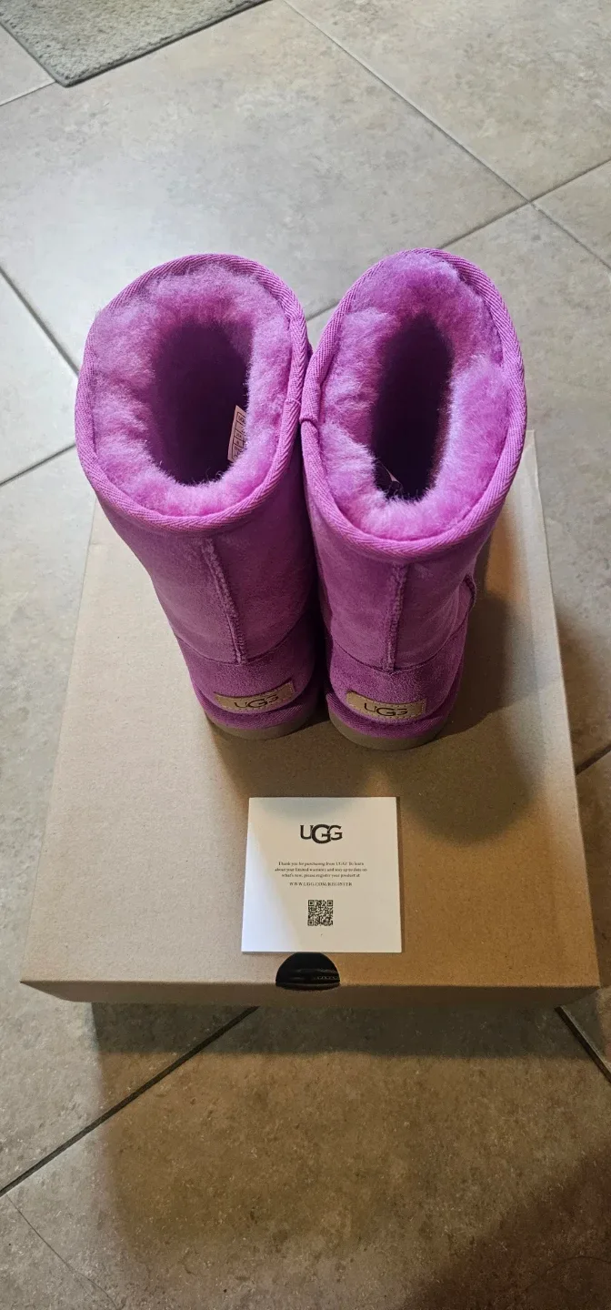 UGG Classic Short II Boots - Size 6 - Pink image indicator(3)