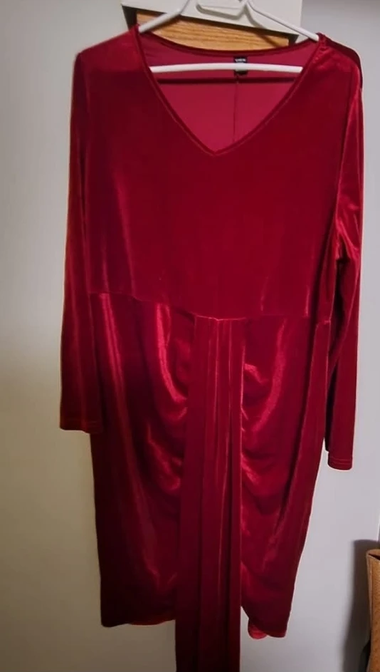 🏆  SHEIN Red Velour Dress - Size 2x