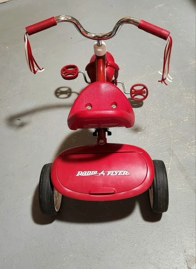 Radio Flyer Red Tricycle image indicator(2)