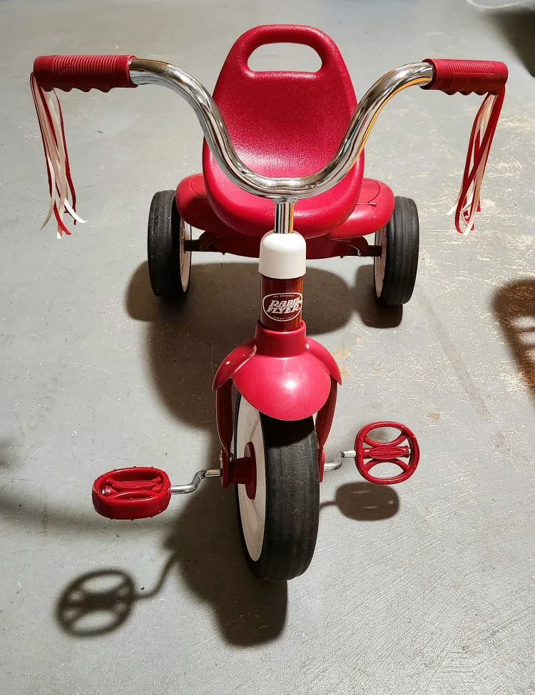 Radio Flyer Red Tricycle image indicator(4)