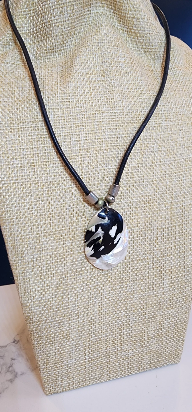Unique Black & White Shell Pendant Necklace - photo 2