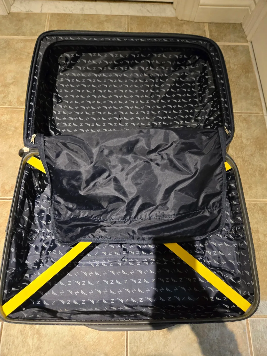 Nautica Yellow 24" Expandable Suitcase image indicator(3)