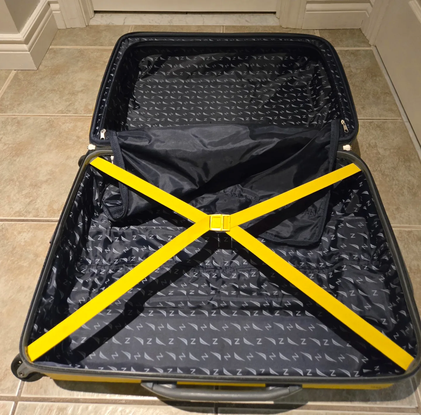 Nautica Yellow 24" Expandable Suitcase image indicator(7)