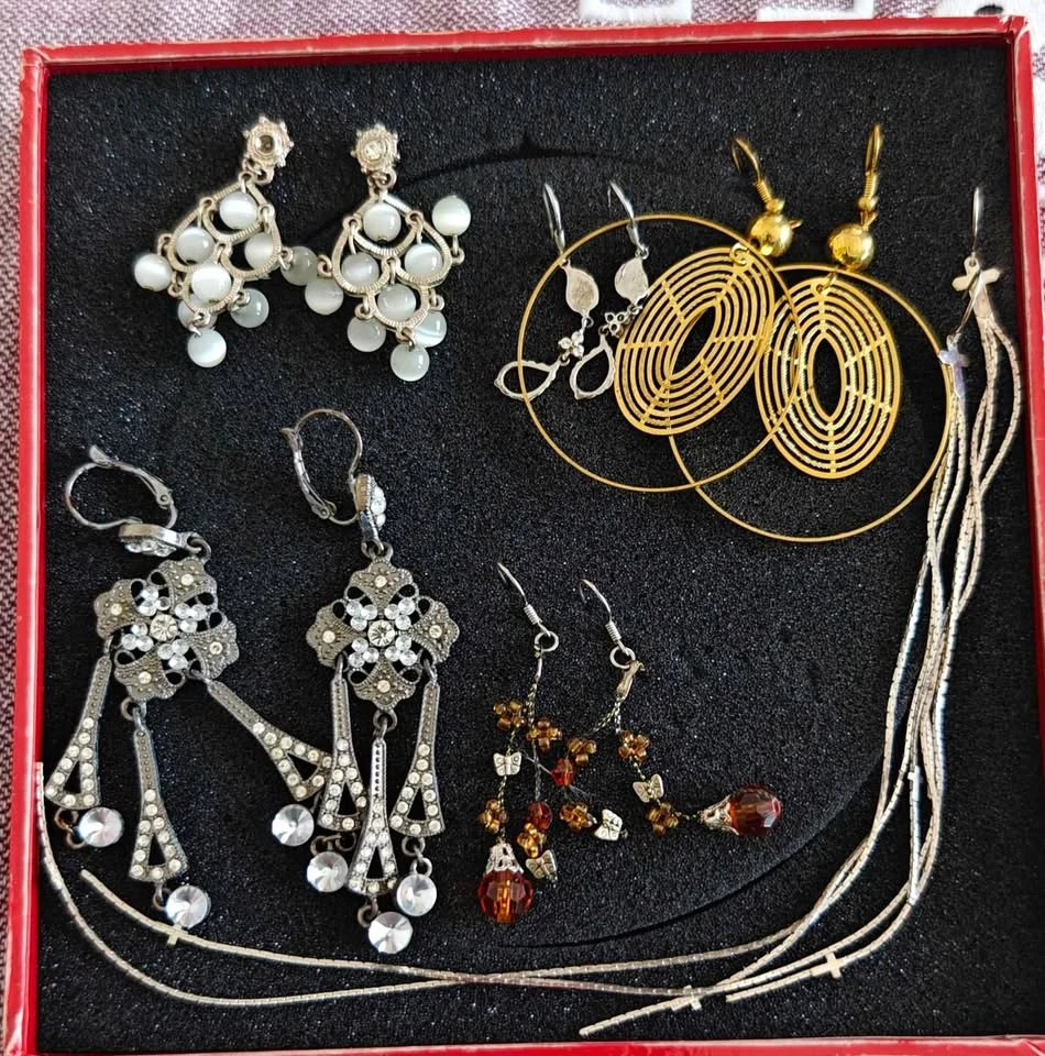 Selling 6 Pairs of Earrings – Pre-loved & Stylish!
