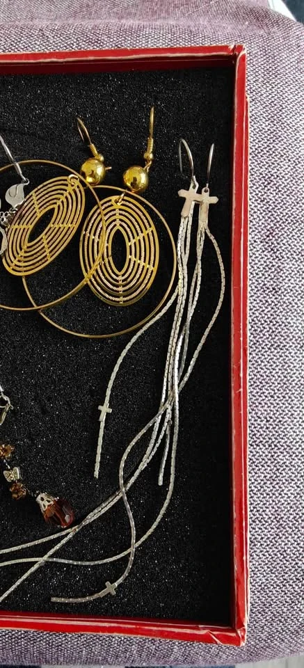 Selling 6 Pairs of Earrings – Pre-loved & Stylish! - photo 3